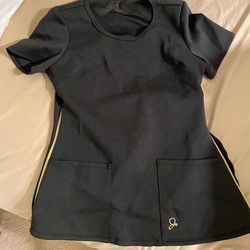 Jaanuu brand scrubs set